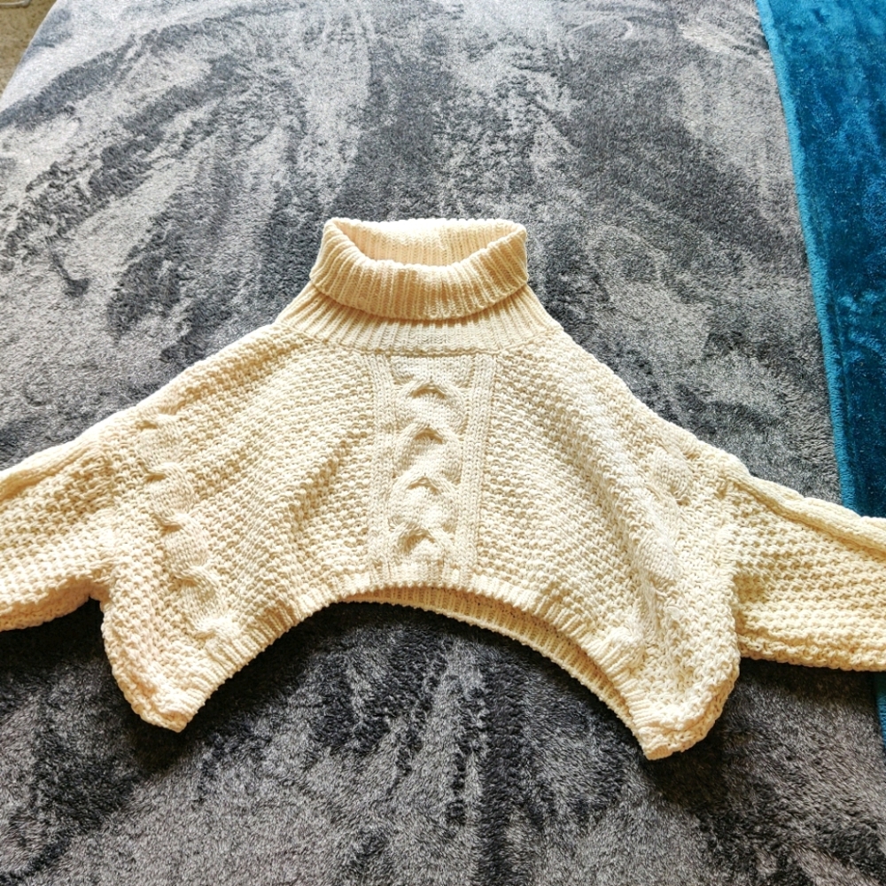 3/4 sleeve cream crop turtle neck